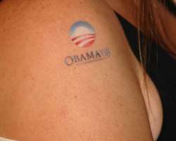 She is a tattoo freak and has a number of tattoos including a  tattoo of Pegasus in her ankle, of poker on her hand and supporting Obama on her should